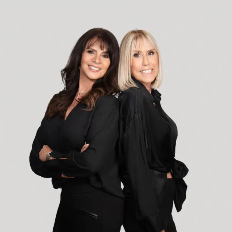 Silvia&Maria Team Logo